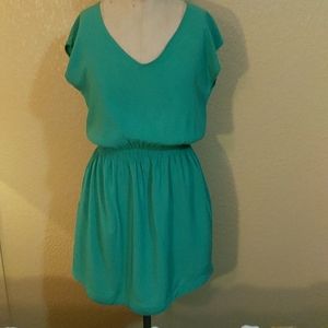 Sleeveless V-neck Green Dress